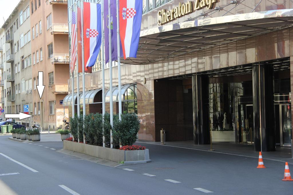 Apartment Orange Purple Blue Zagreb Rom bilde