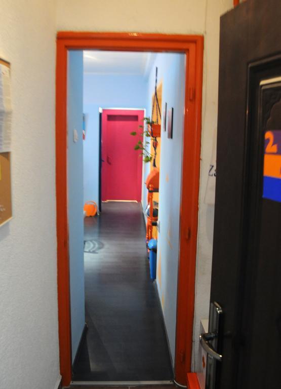 Apartment Orange Purple Blue Zagreb Rom bilde